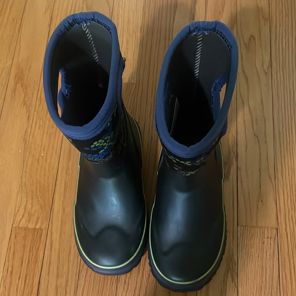 Kids Bogs Waterproof Boots with Camo Design - Picture 7 of 10